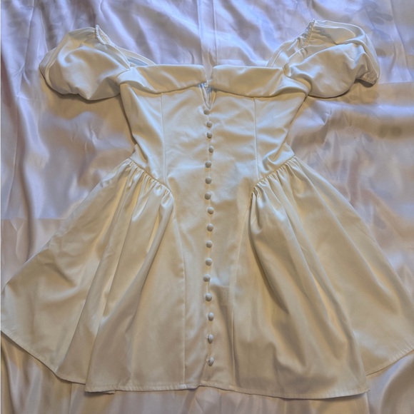 SHEIN Dresses & Skirts - White Off-Shoulder Puff Sleeve Peplum Dress
Size M (US 6)